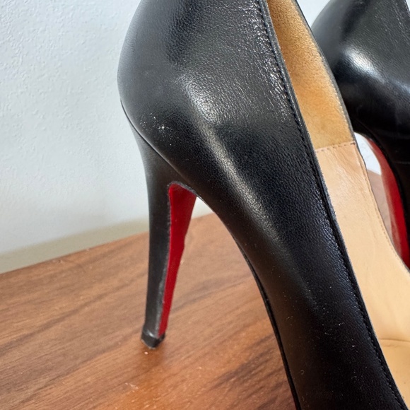 Christian Louboutin - Picture 2 of 9